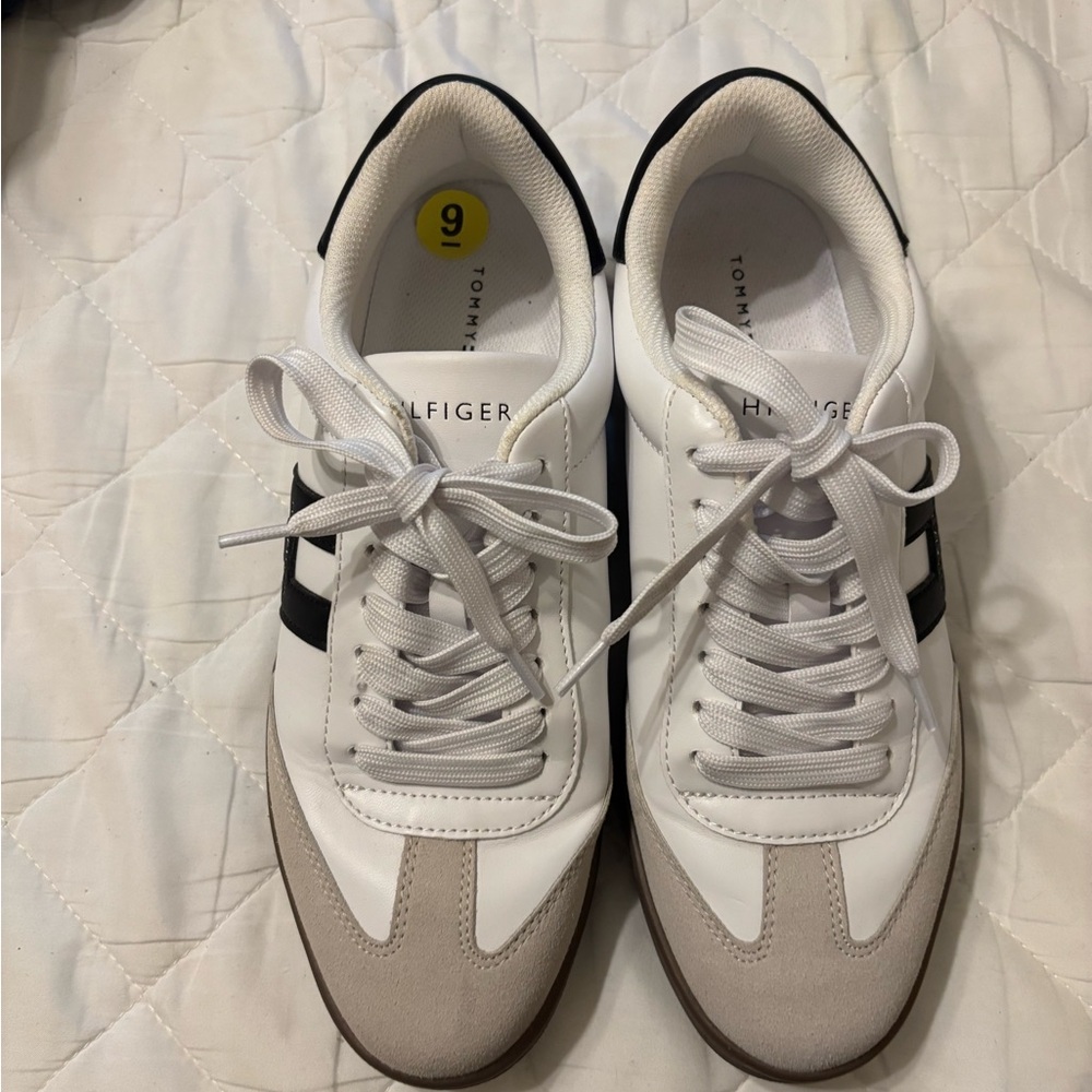 Tommy Hilfiger White and Black Men's Sneakers size 9